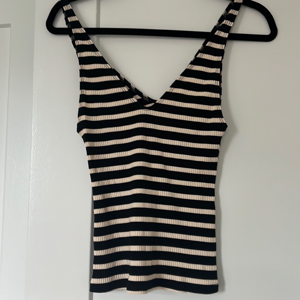 Reformation size s v neck black and white tank top